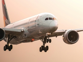 Landendes Flugzeug - 4zyxxn unsplash